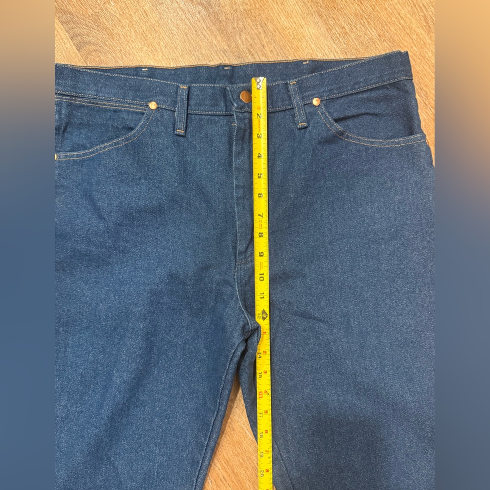 Wrangler Men's Deep Blue Straight Jeans - Picture 3 of 7